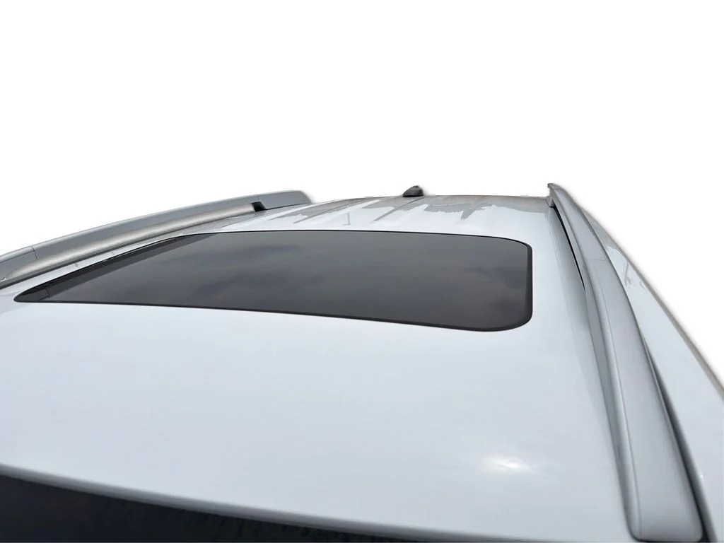 Used 2024 Lunar White Hyundai SEL image 13