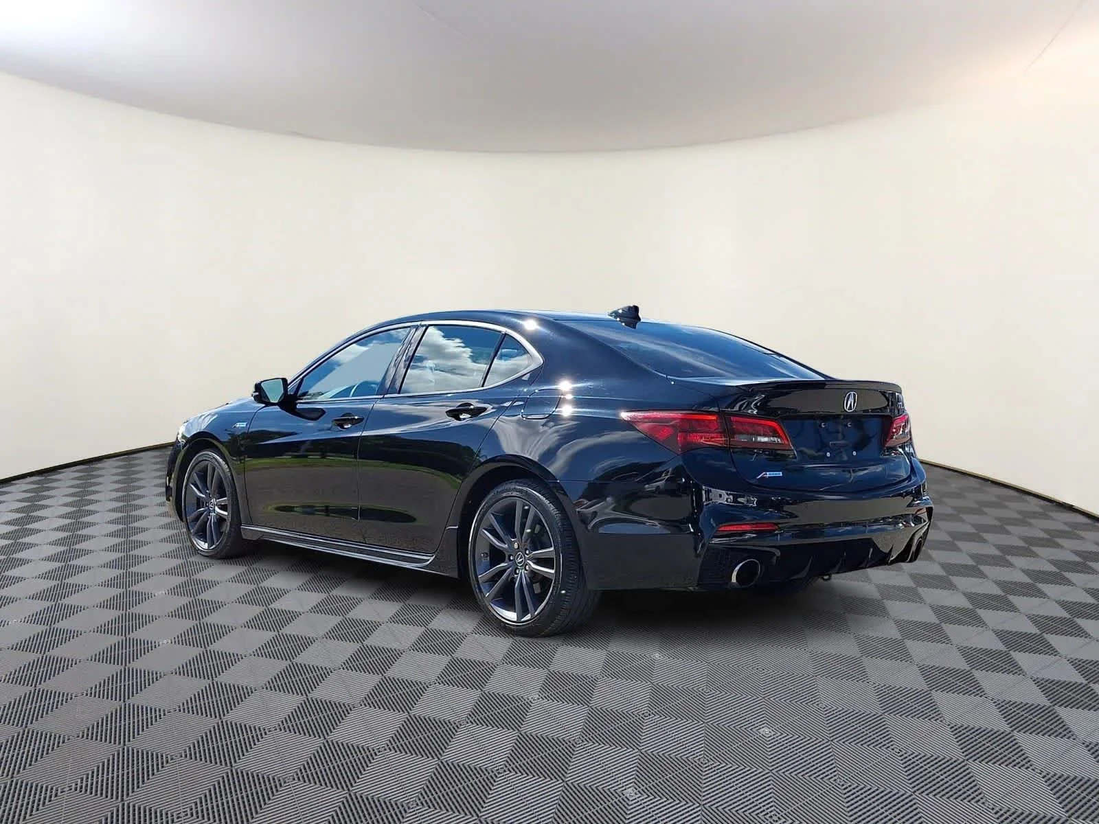 Used 2018 Black Acura  image 7