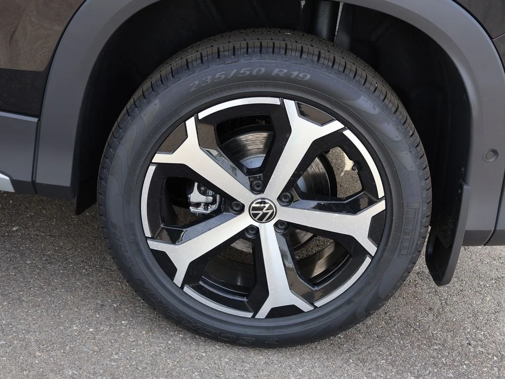 New 2026 Black Volkswagen 2.0T SE image 35