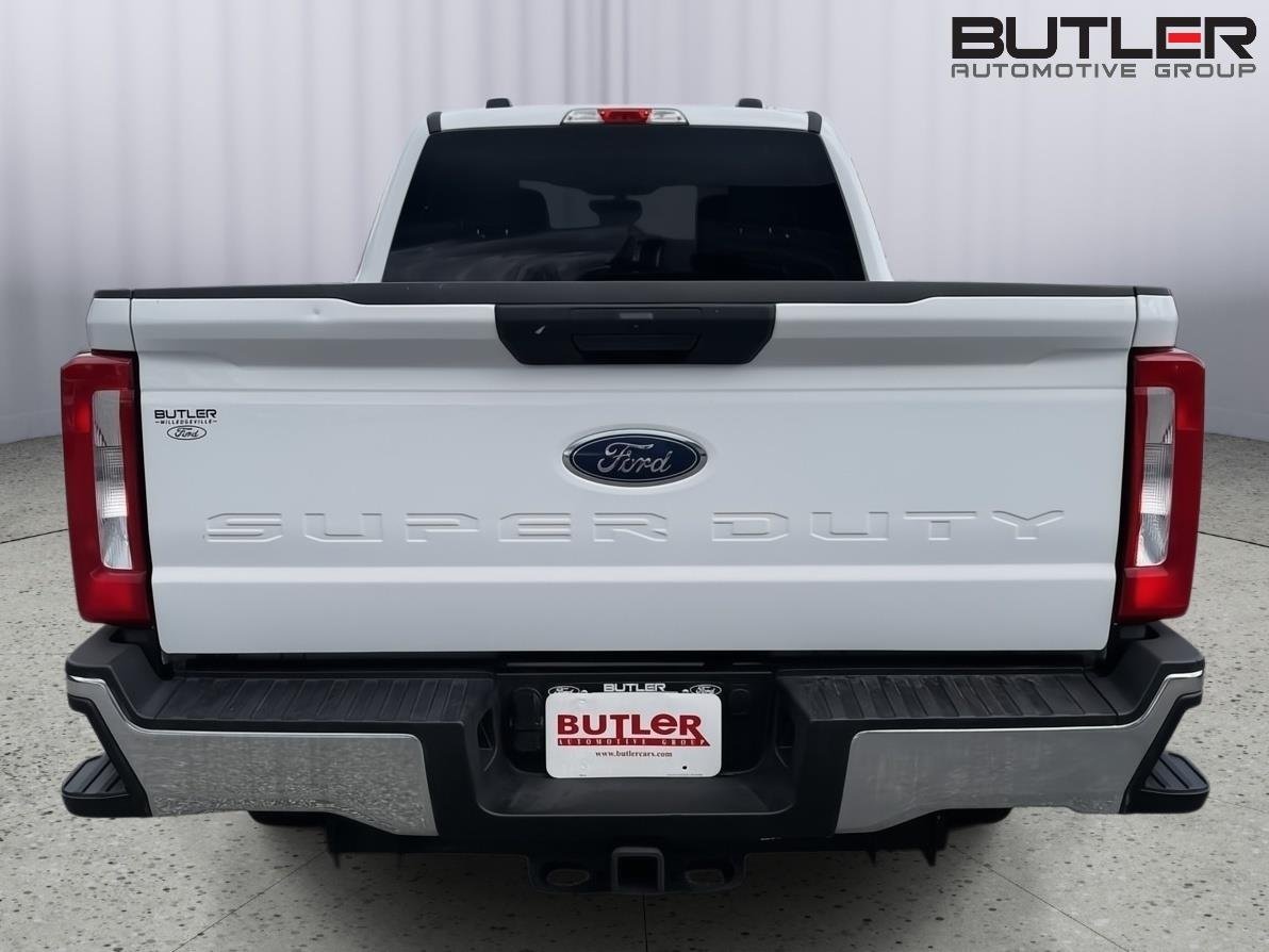 Used 2025 Oxford White Ford XLT image 3