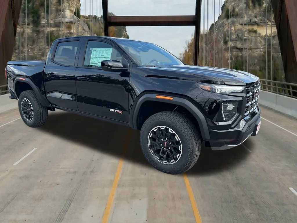 2026 GMC Canyon AT4 - Photo 8