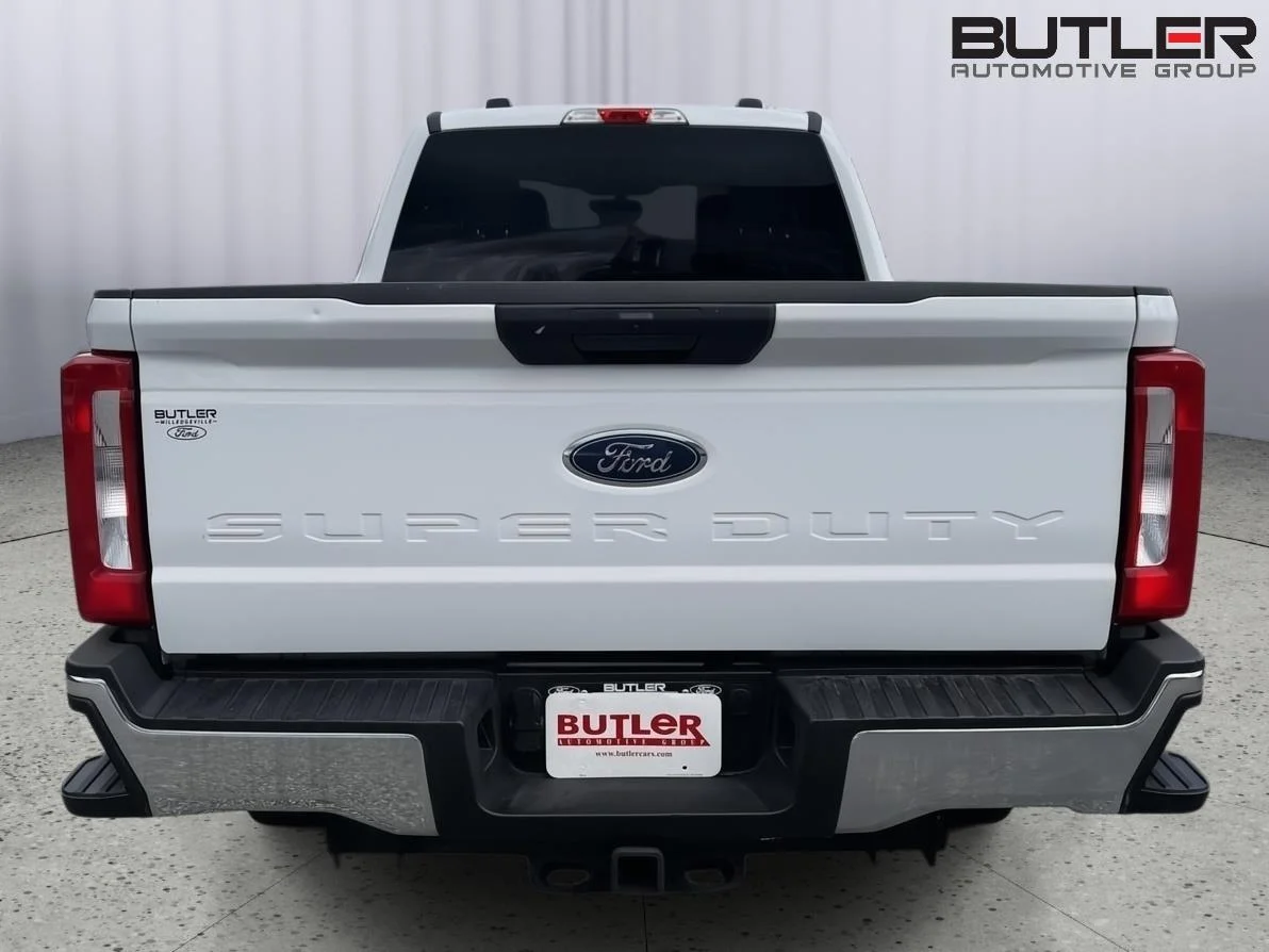 Used 2025 Oxford White Ford XLT image 3