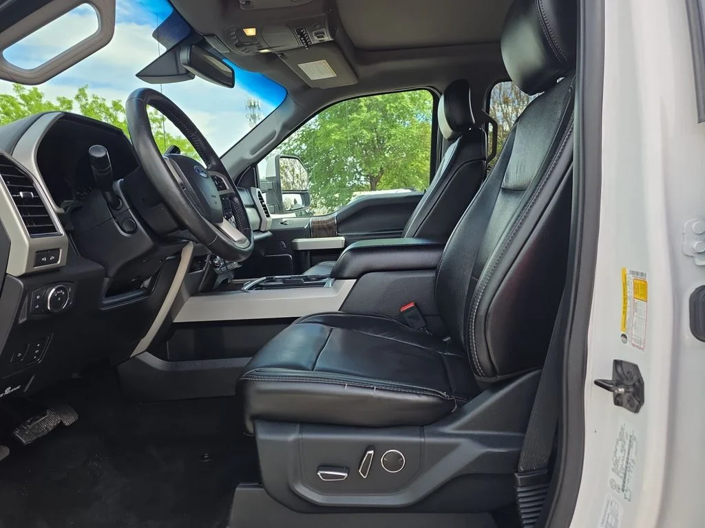 Used 2019 White Platinum Tri-Coat Metallic Ford LARIAT image 16