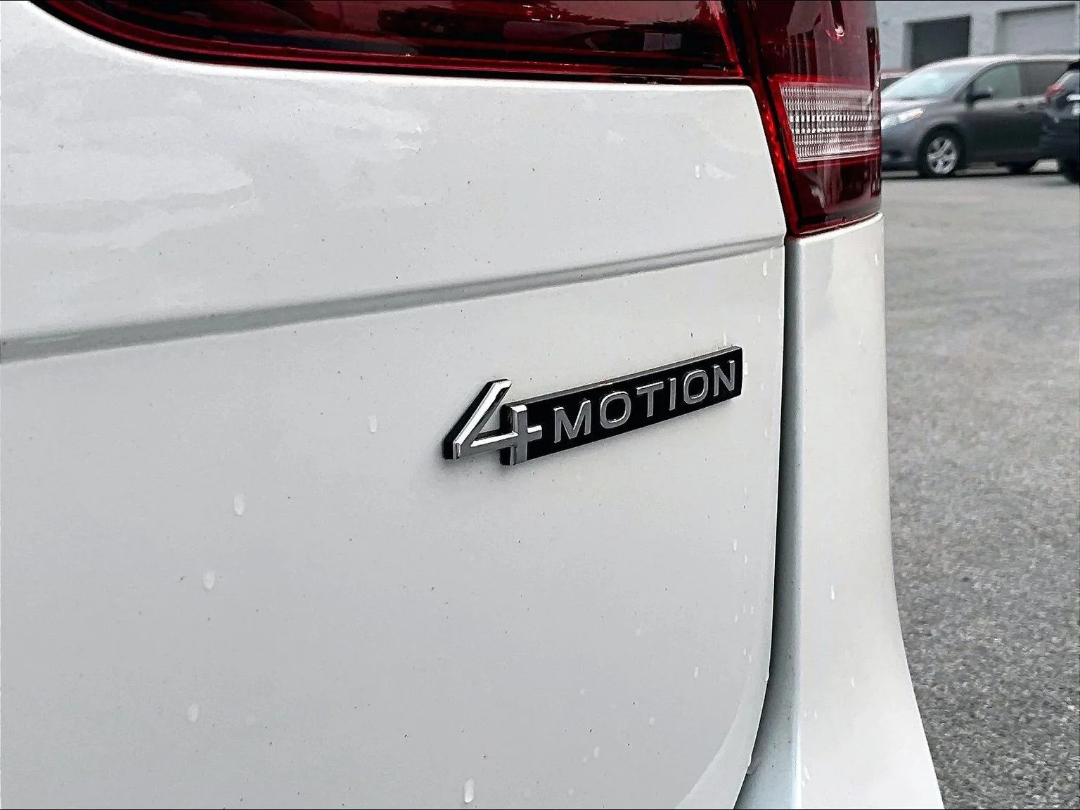 Used 2023 White Volkswagen 2.0T SE R-Line Black image 9
