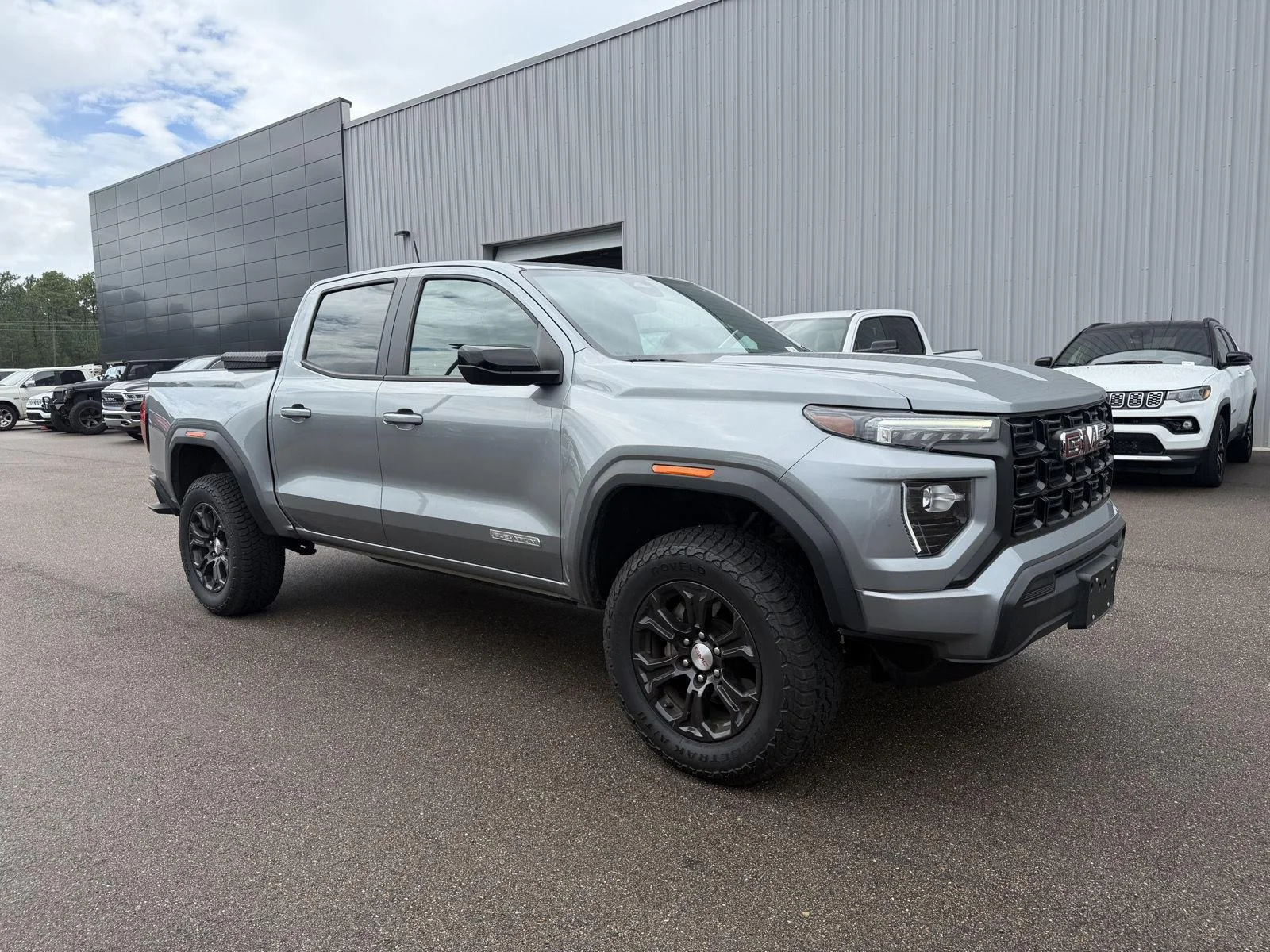 Used 2024 Summit White GMC 2WD Elevation image 3