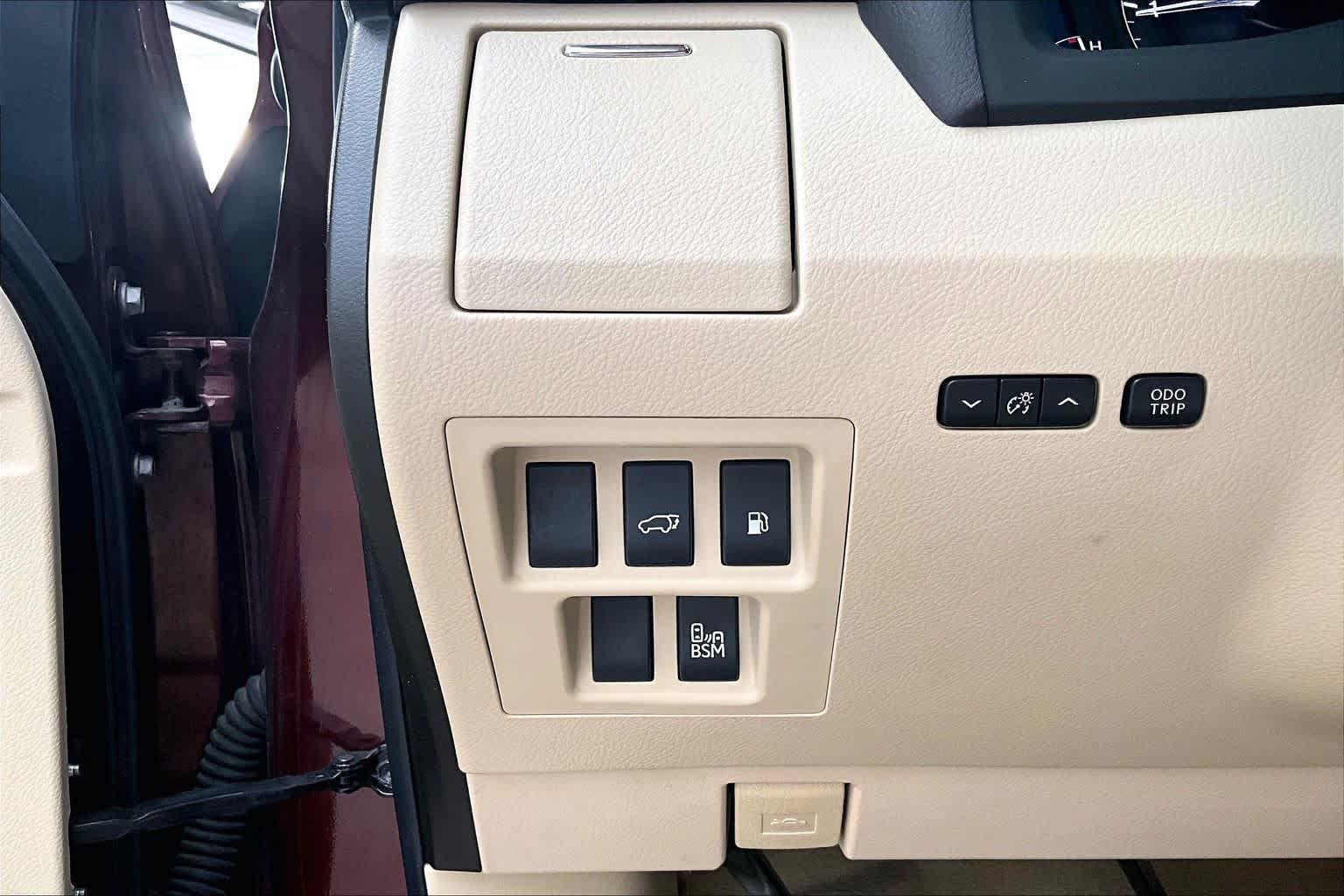 Used 2015 Claret Mica Lexus  image 34