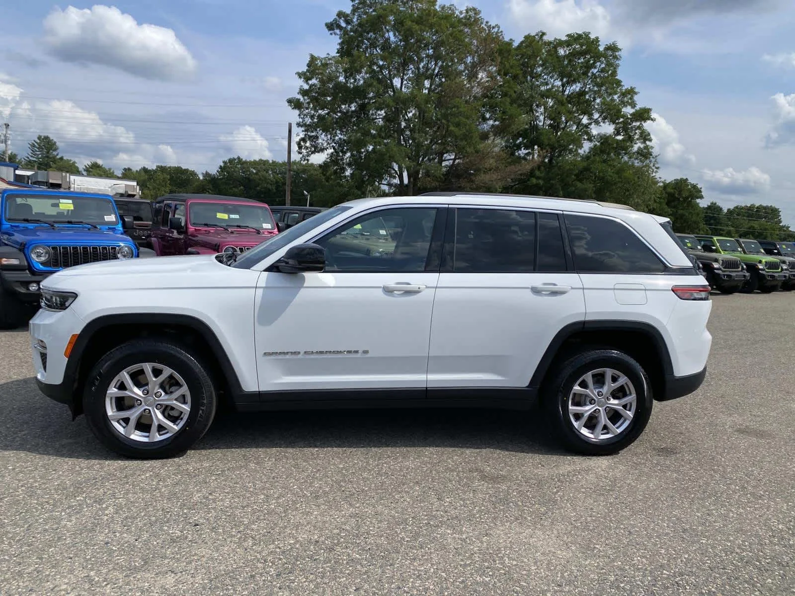 Certified Used 2022 Bright White Clearcoat Jeep Limited image 9
