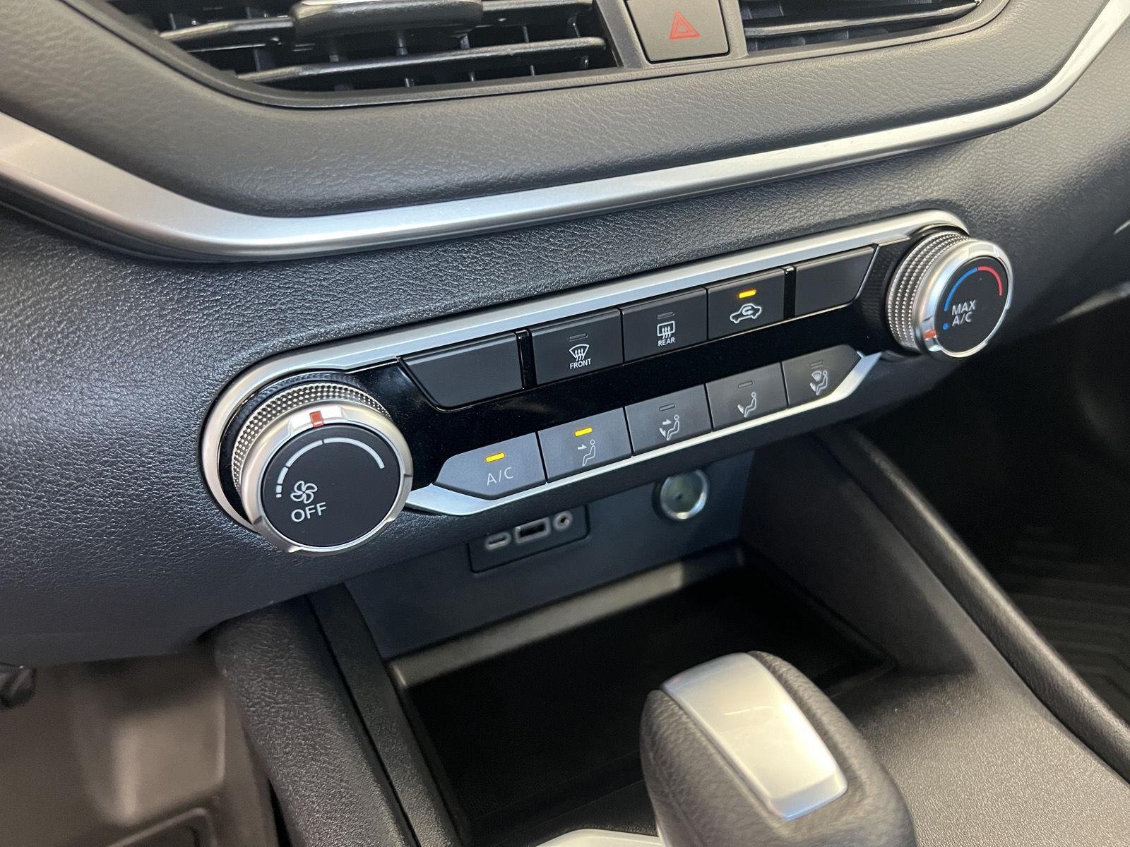 2022 Nissan Altima SV - Photo 17