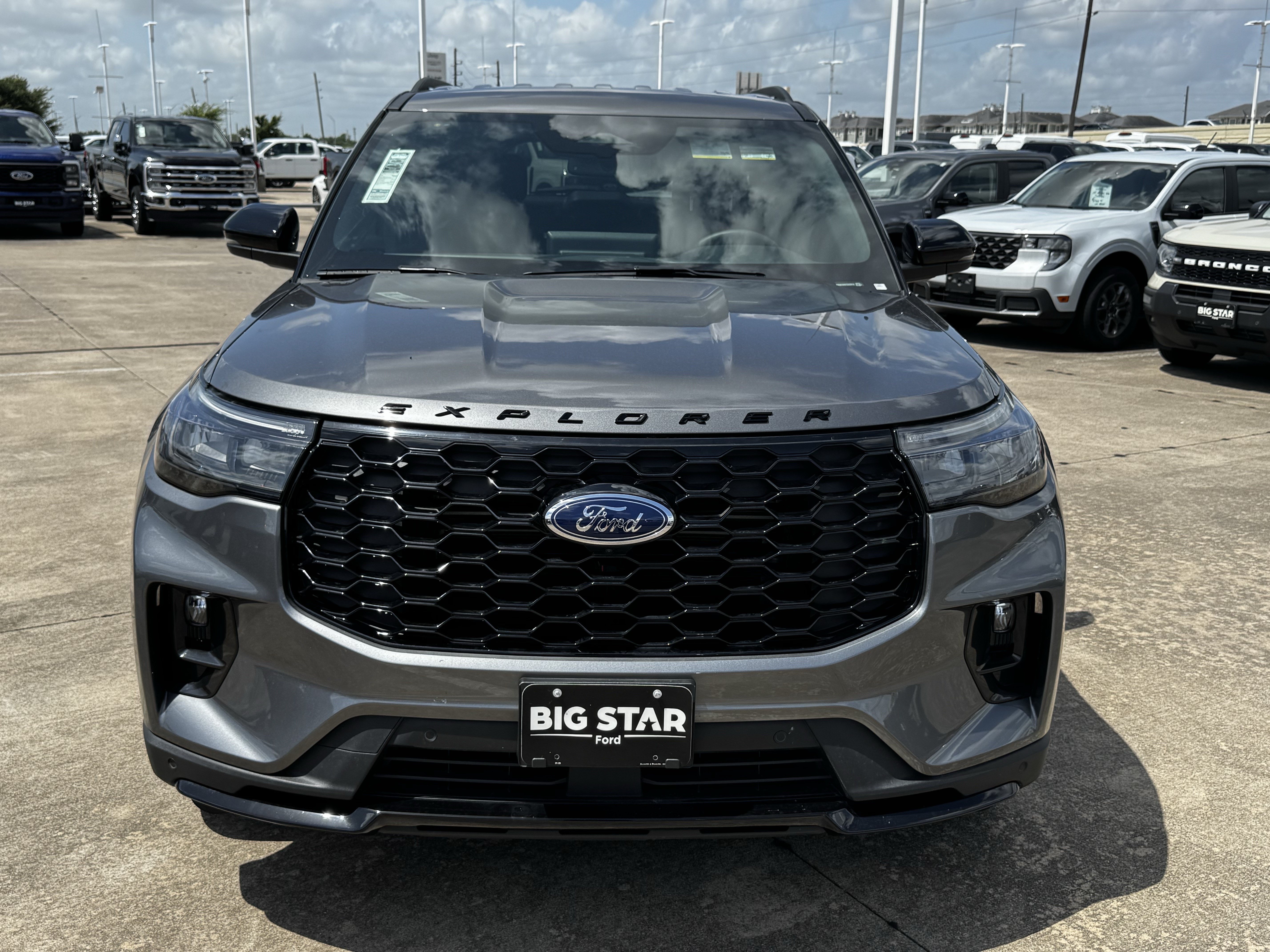 New 2026 Carbonized Gray Metallic Ford ST-Line image 3