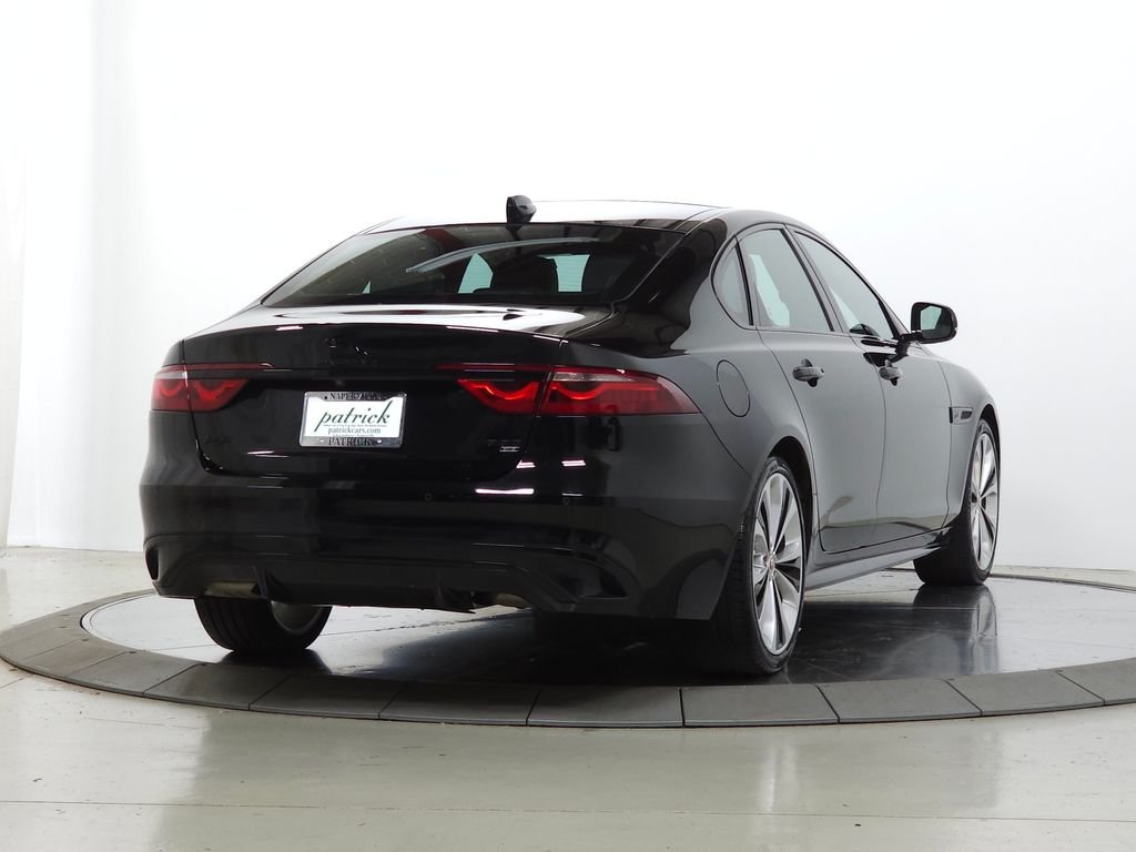 Used 2022  Jaguar R-Dynamic SE image 8