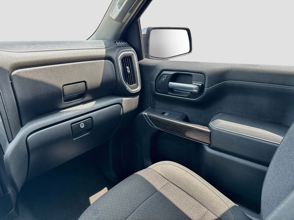 Used 2020 Black Chevrolet LT image 27
