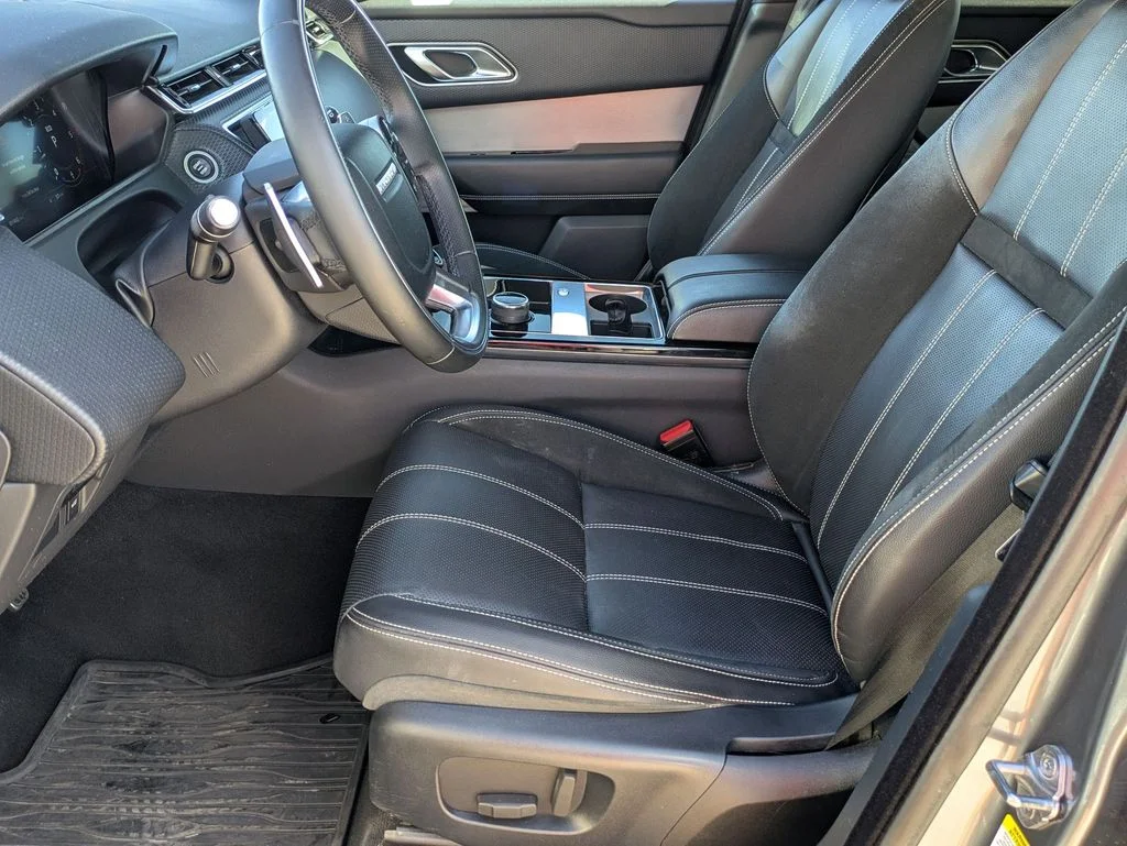 Used 2018 Gray Land Rover SE R-Dynamic image 12