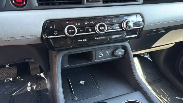 Used 2025 White Honda EX-L image 30