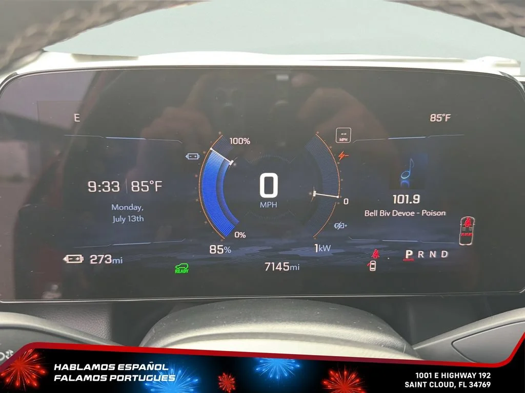 Used 2025 Radiant Red Tintcoat Chevrolet LT image 17