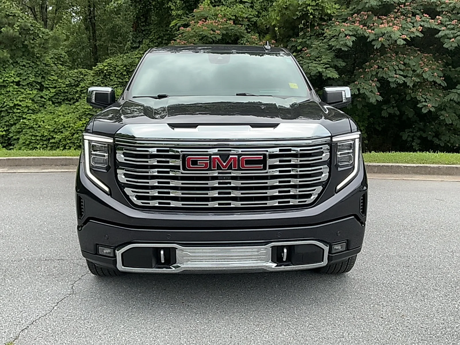 Used 2023 Titanium Rush Metallic GMC 4WD Crew Cab Short Box Denali image 21