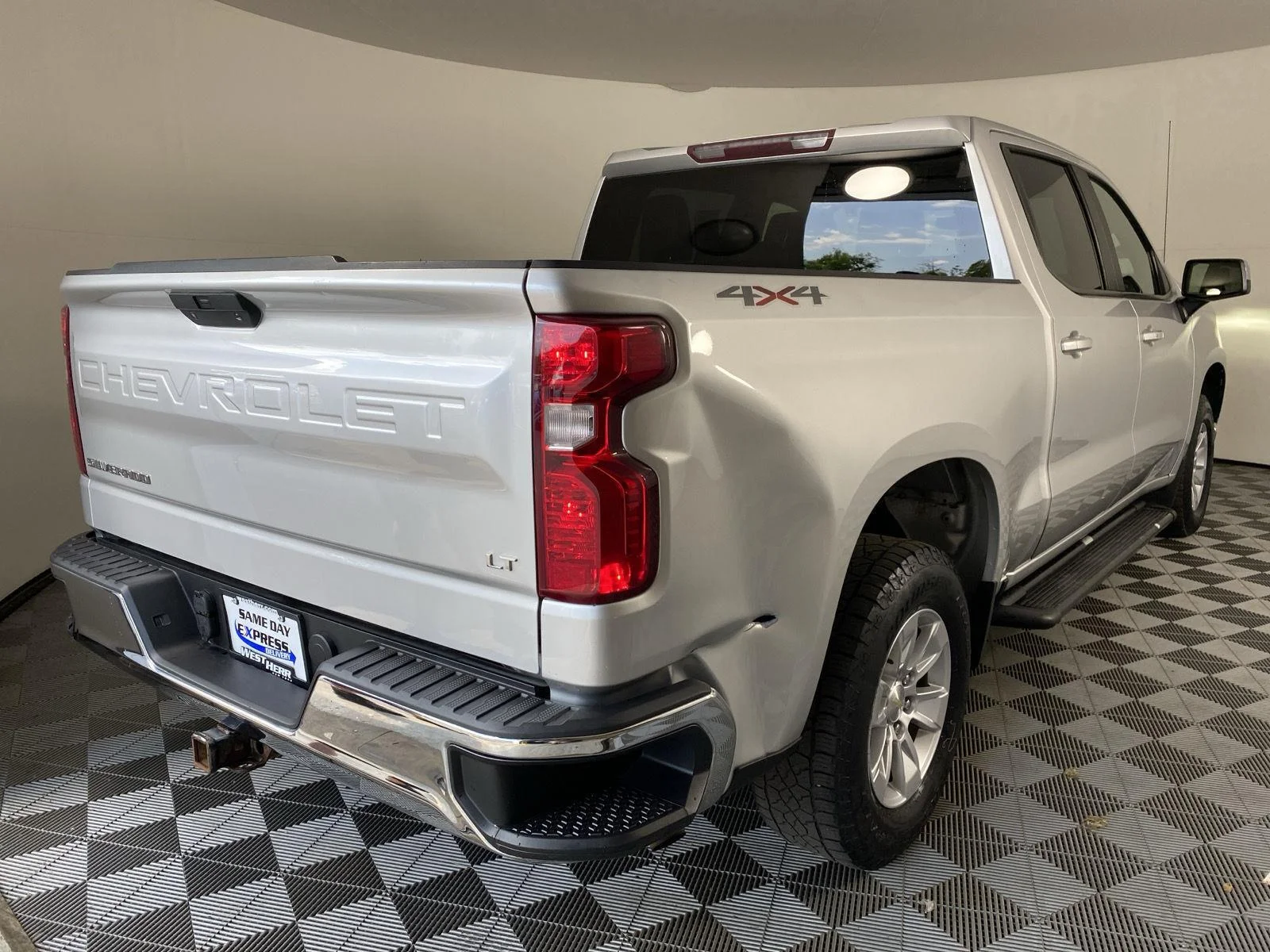 Used 2021 Silver Ice Metallic Chevrolet LT image 6