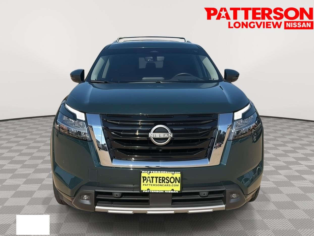 Used 2023 Obsidian Green Pearl Nissan Platinum image 2