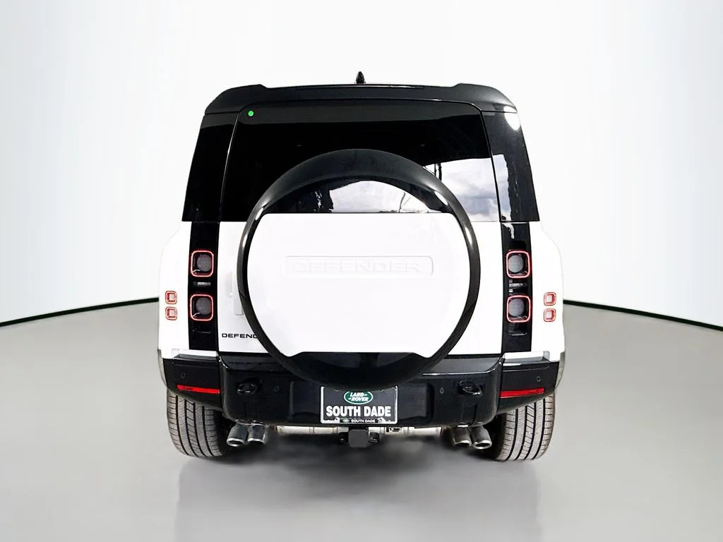 Certified Used 2025 Fuji White Land Rover V8 image 6