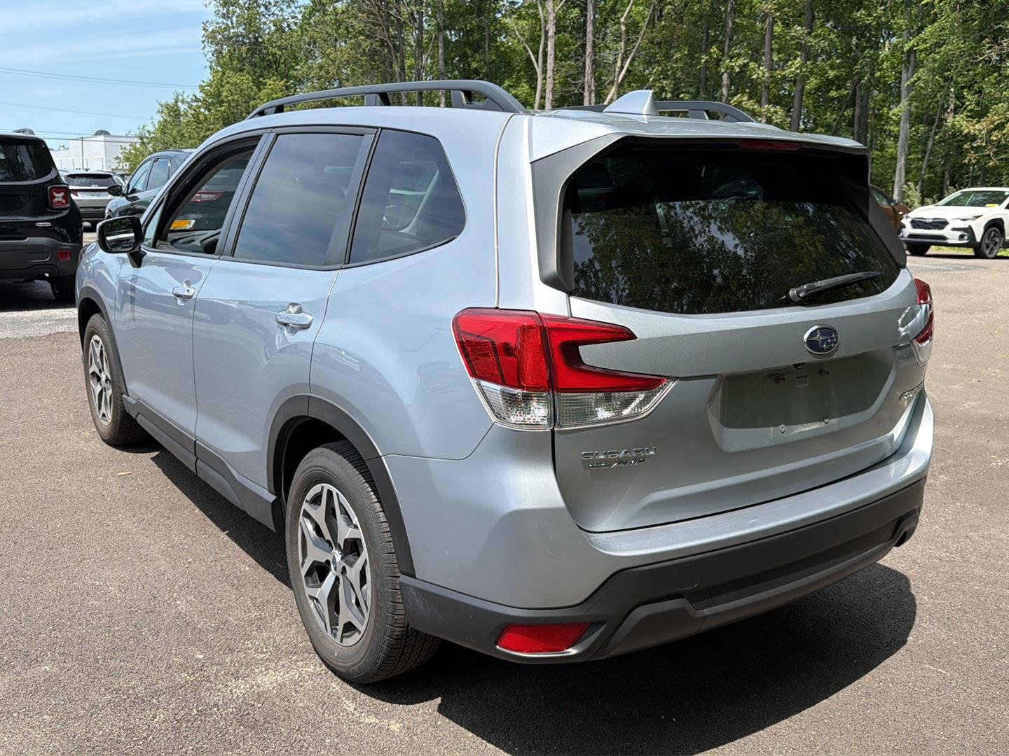 Used 2023 Ice Silver Metallic Subaru Premium image 10