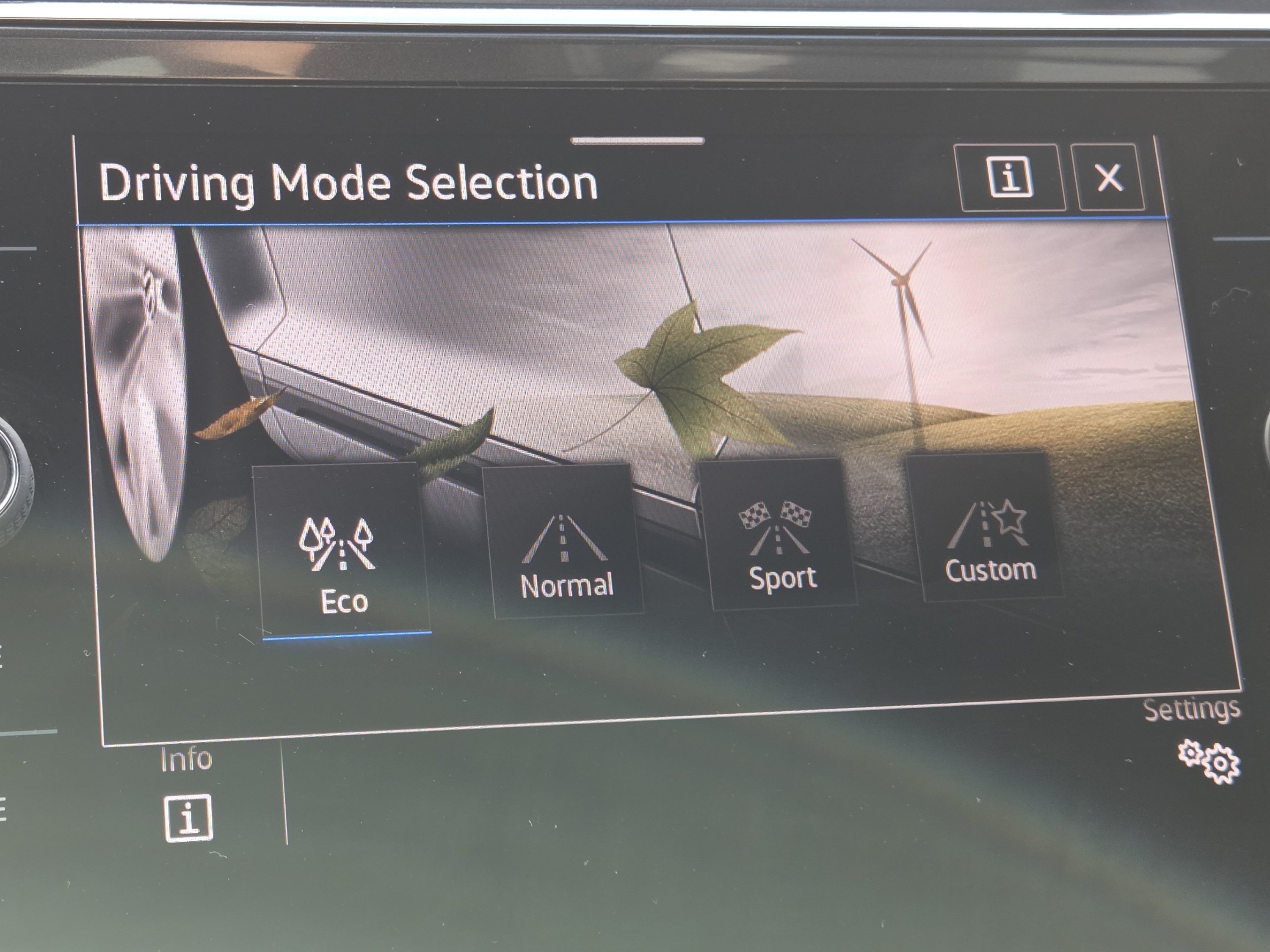 Certified Used 2021 Pyrite Silver Metallic Volkswagen 2.0T SE image 16