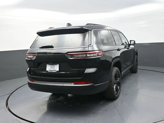 New 2026 Diamond Black Crystal Pearlcoat Jeep Limited image 9
