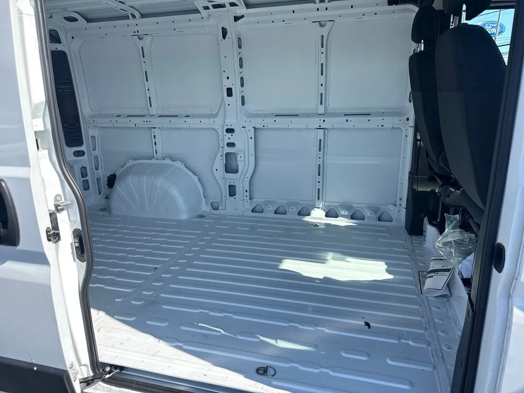 New 2026 Bright White Clear-Coat Exterior Paint RAM Tradesman image 22