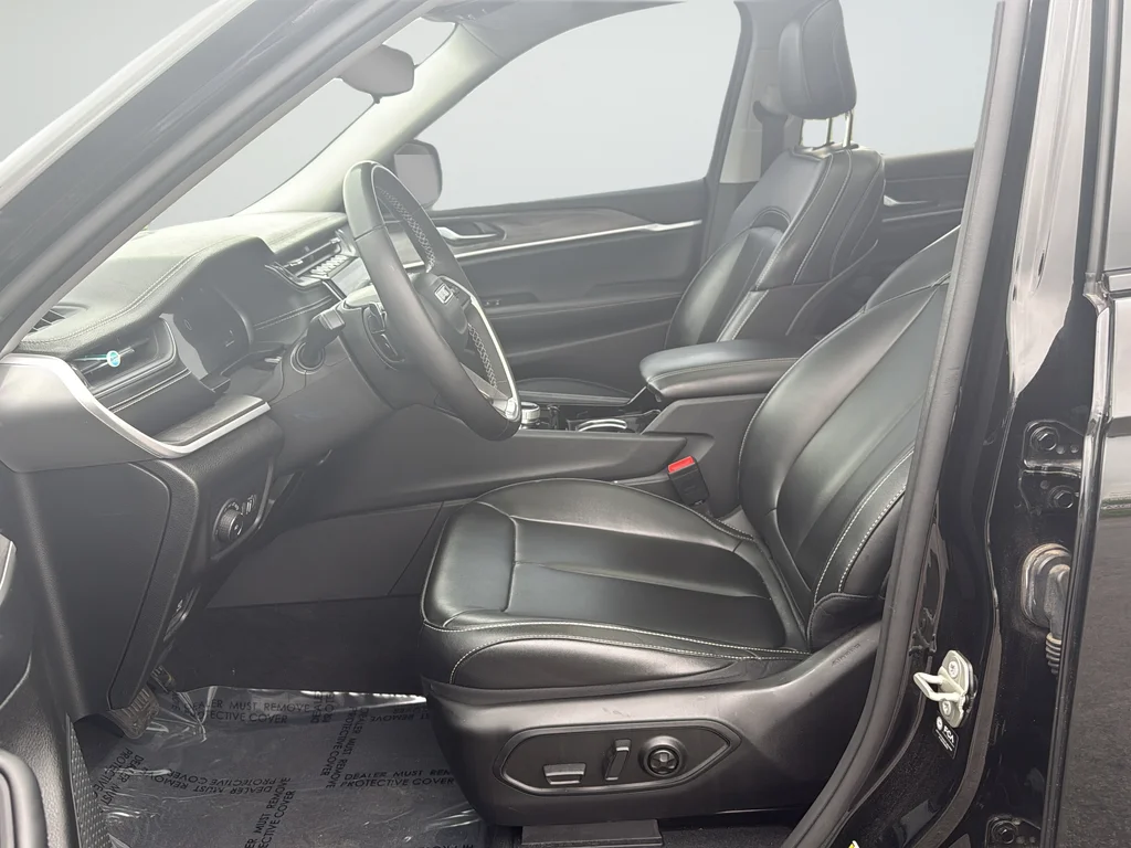 Used 2023 Black Jeep Limited image 10