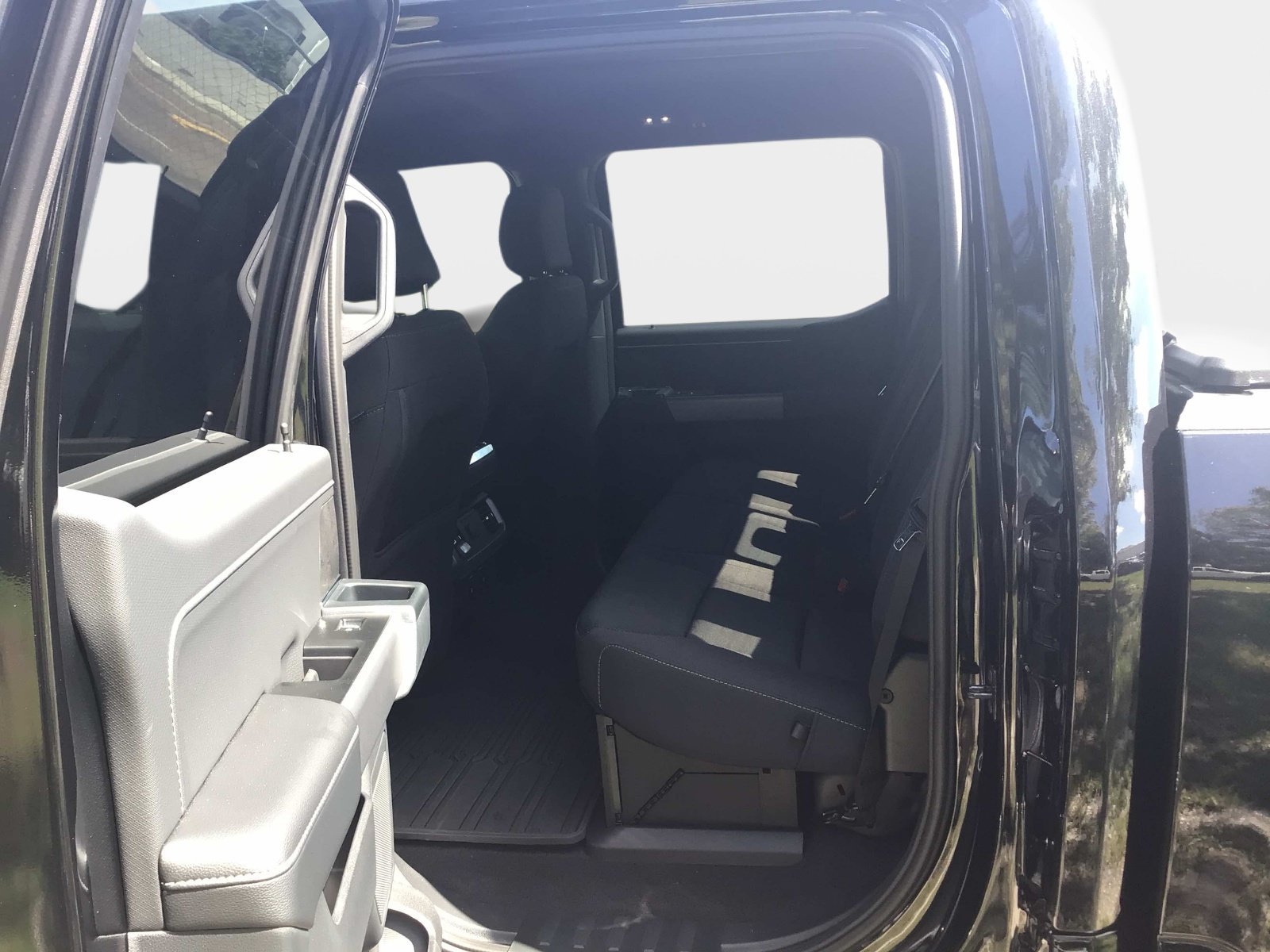 Used 2025 Black Metallic Ford XLT image 8