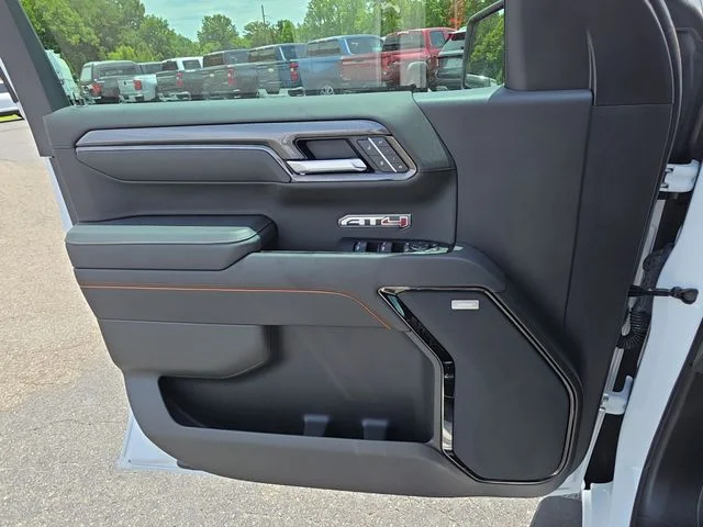 Used 2025 White GMC AT4 image 28