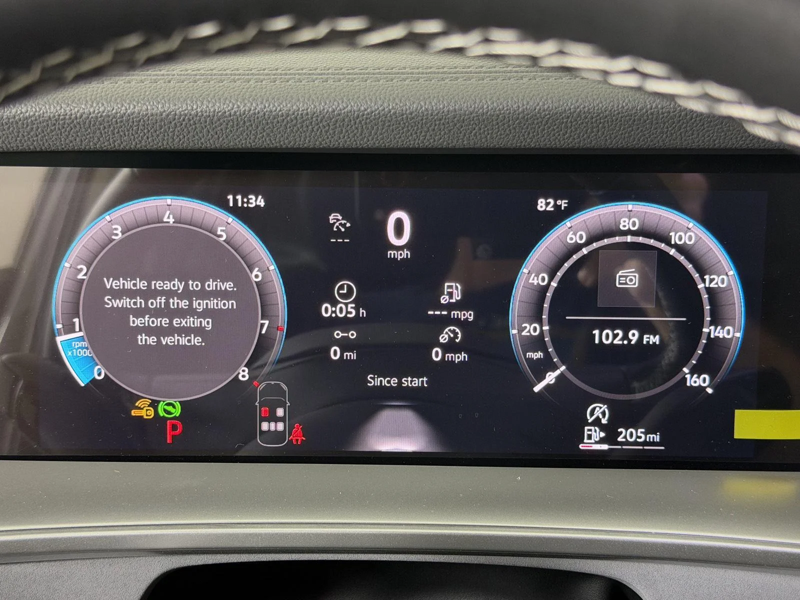 New 2026 Platinum Gray Metallic Volkswagen SE image 28