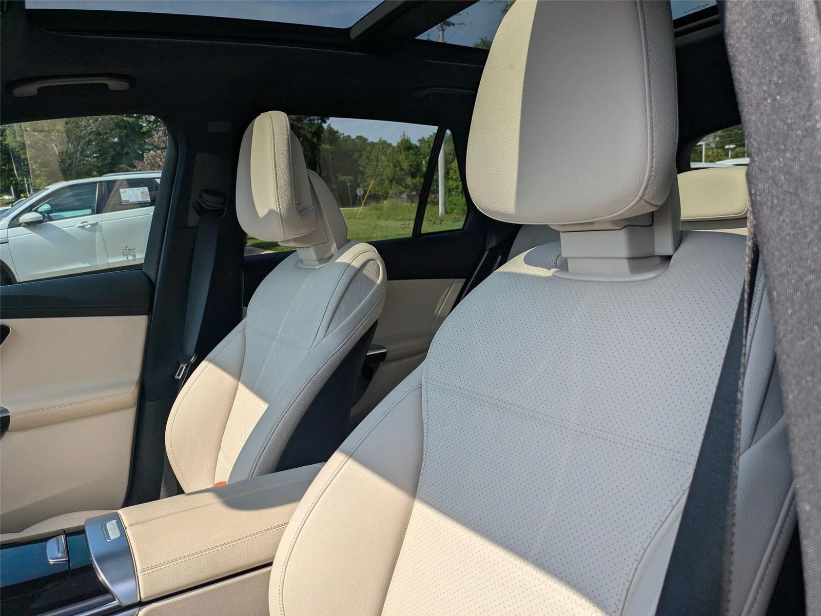 Used 2024 Black Mercedes-Benz GLC 300 image 15
