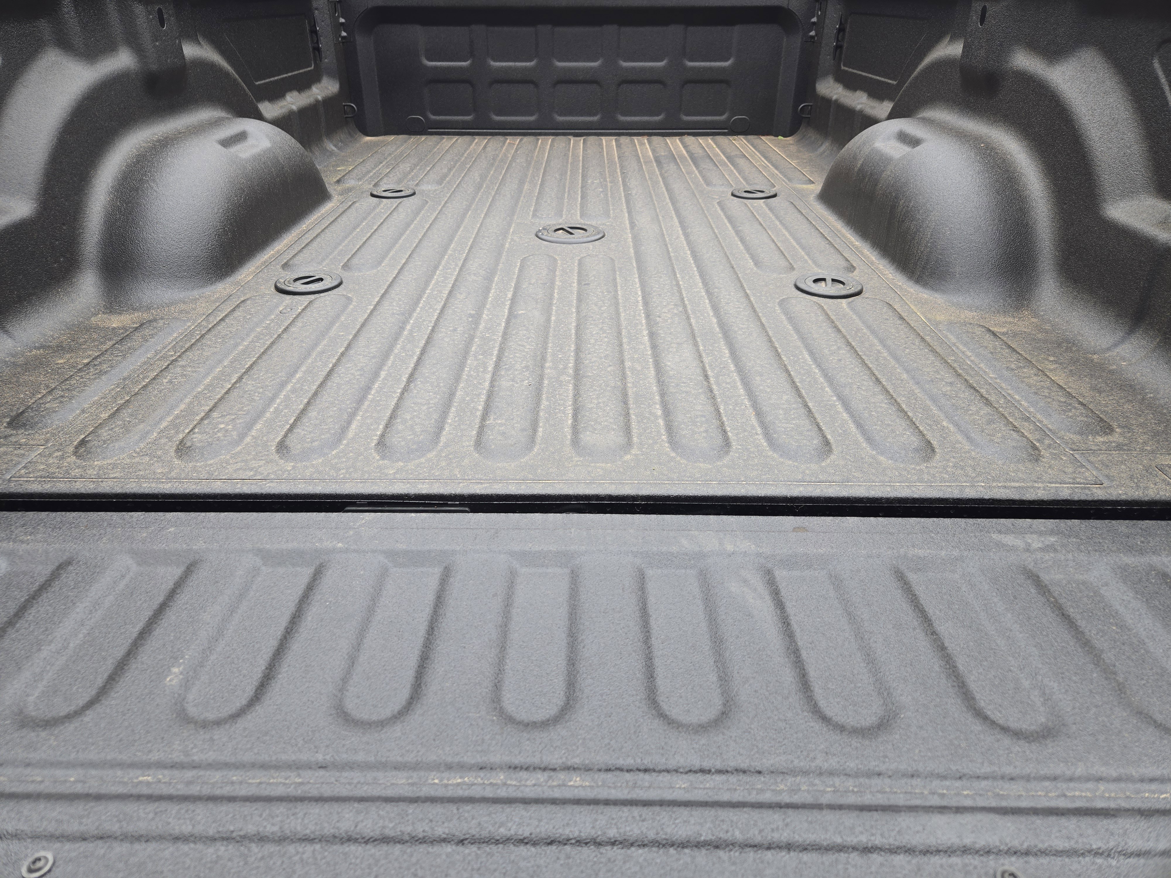 New 2026 Diamond Black Crystal Pearl-Coat Exterior Paint RAM Tradesman image 24