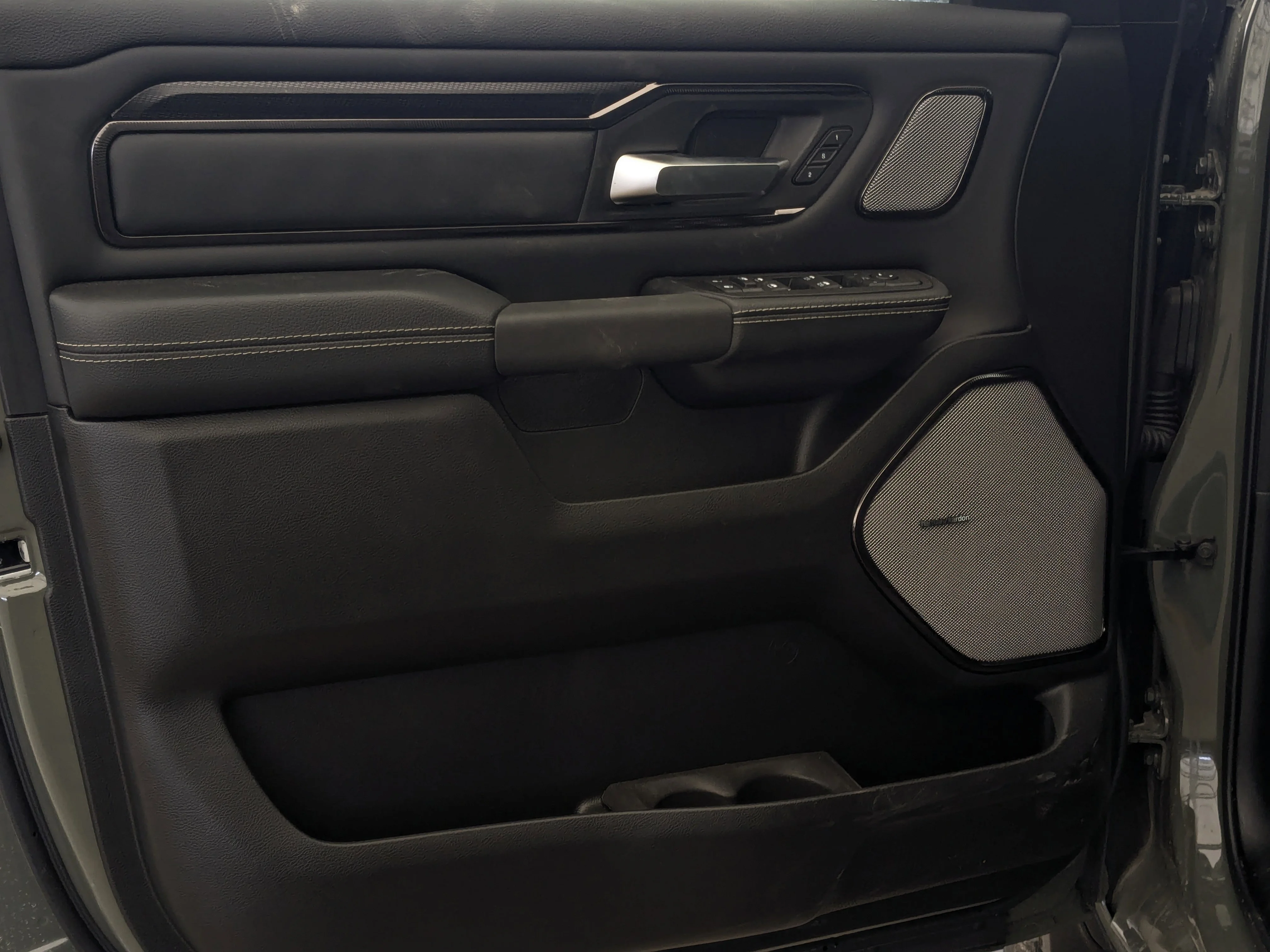 New 2026 canyon lake RAM Rebel - - SIDE STEPS - FLAPS - LEVEL 2 EQUIP - TECH PKG - ADVANCED SAFETY GRP 2 - SUNROOF image 12