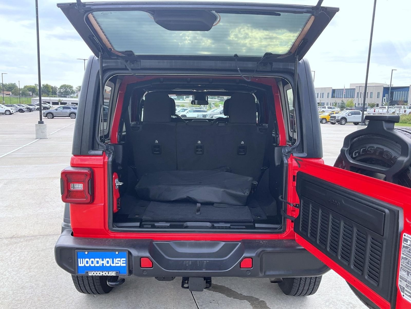 Used 2022 Red Jeep Unlimited Sport Altitude image 9