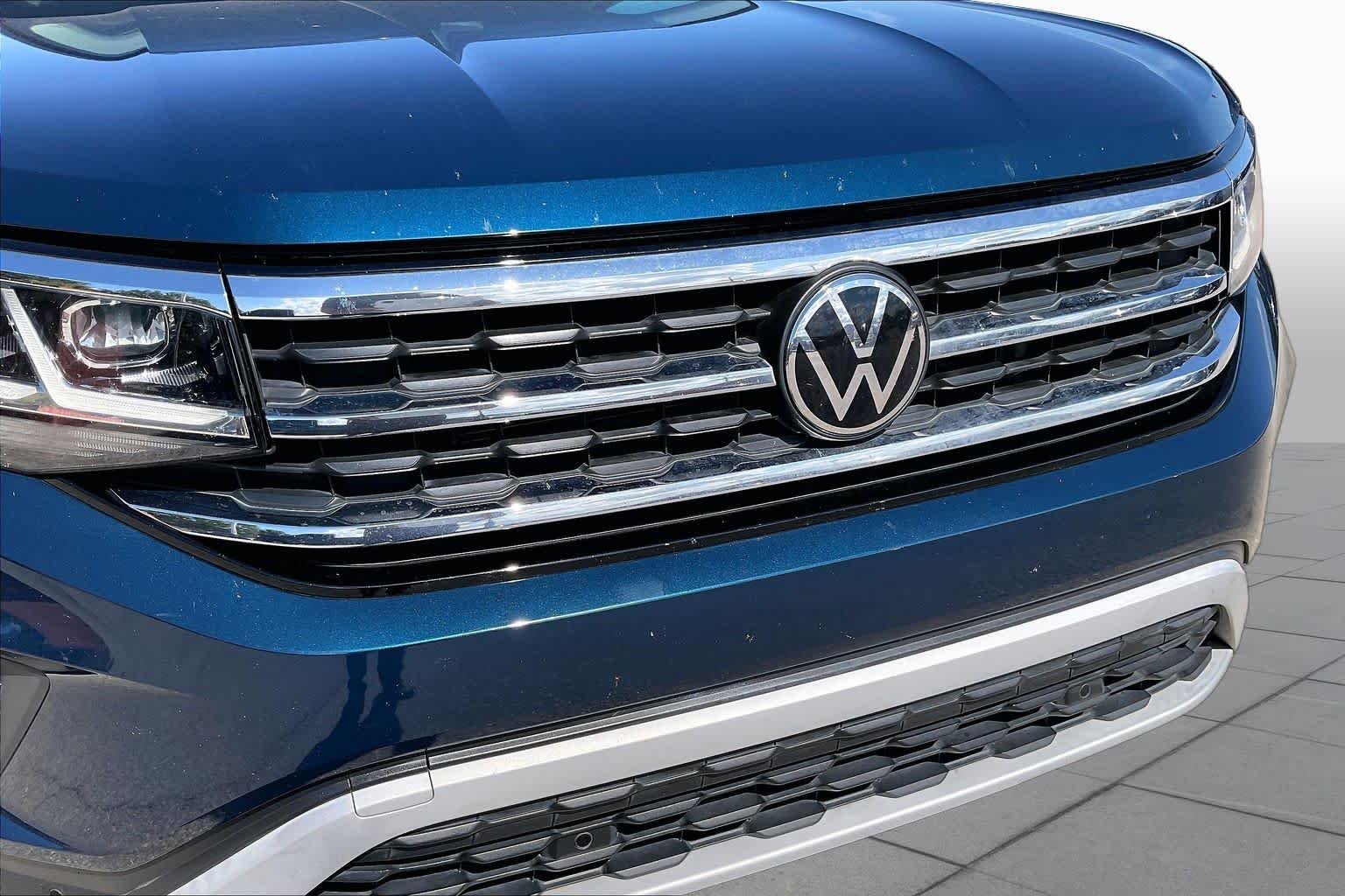 Used 2023 Tourmaline Blue Metallic Volkswagen 3.6L V6 SE w/Technology image 30