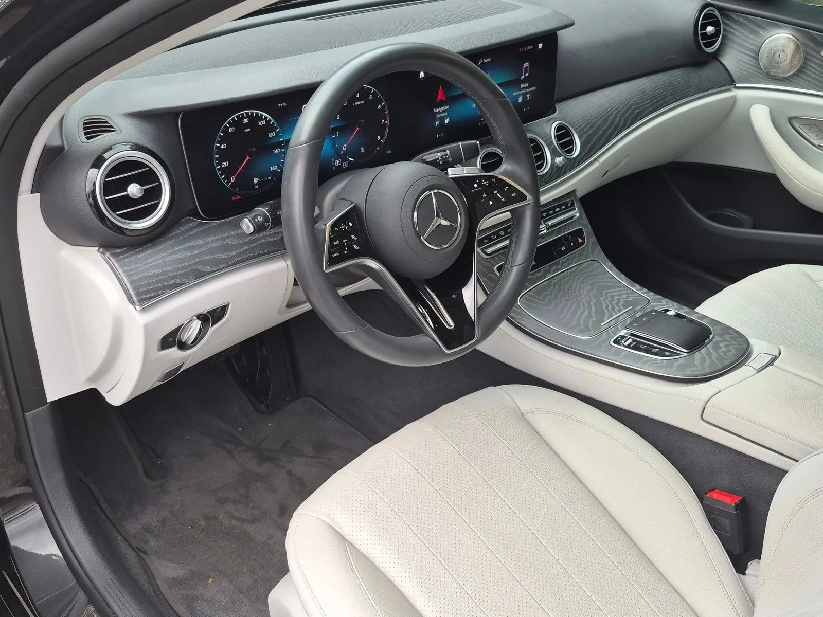 Used 2022 Graphite Grey Metallic Mercedes-Benz E 350 image 9