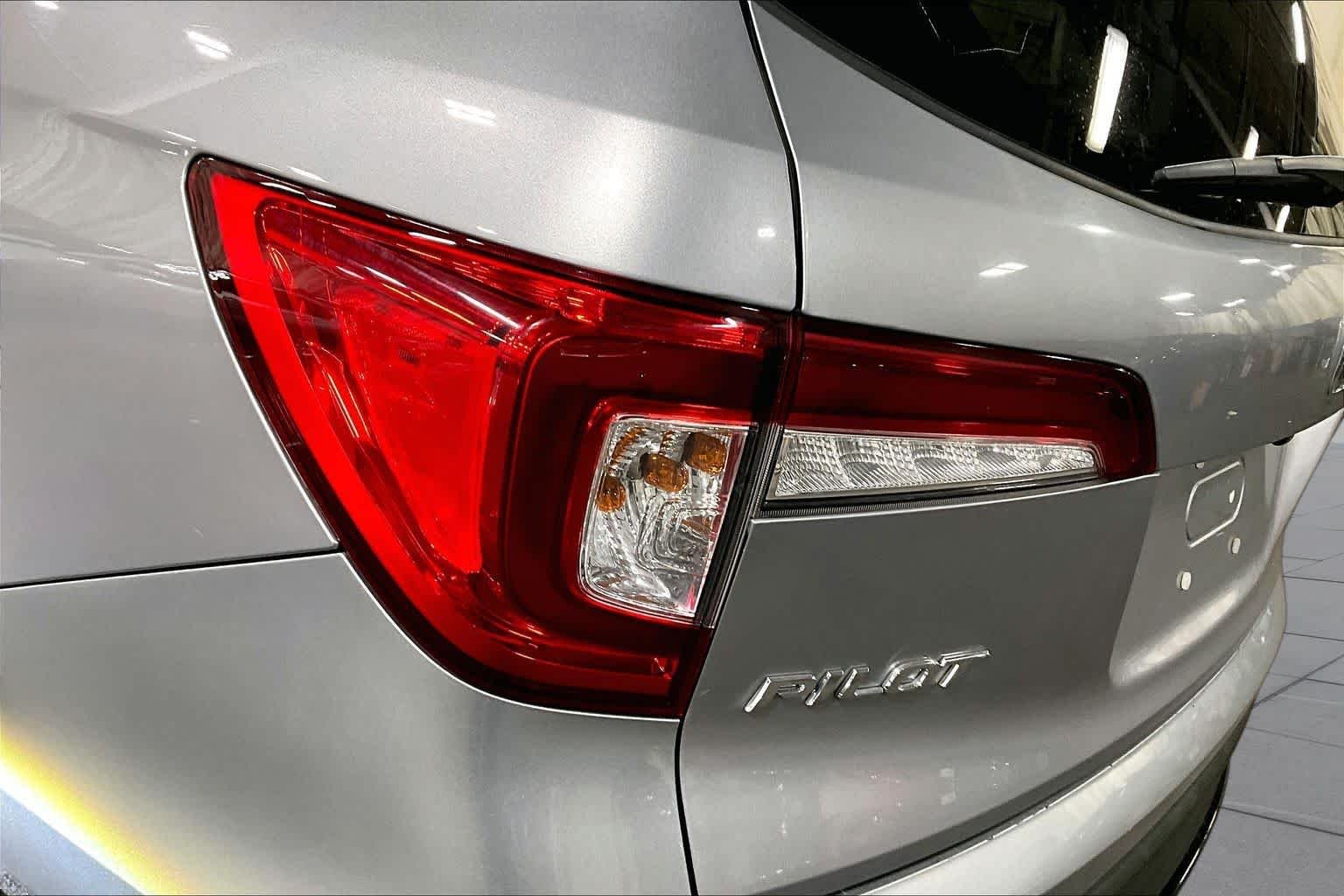 Used 2021 Lunar Silver Metallic Honda Special Edition image 29