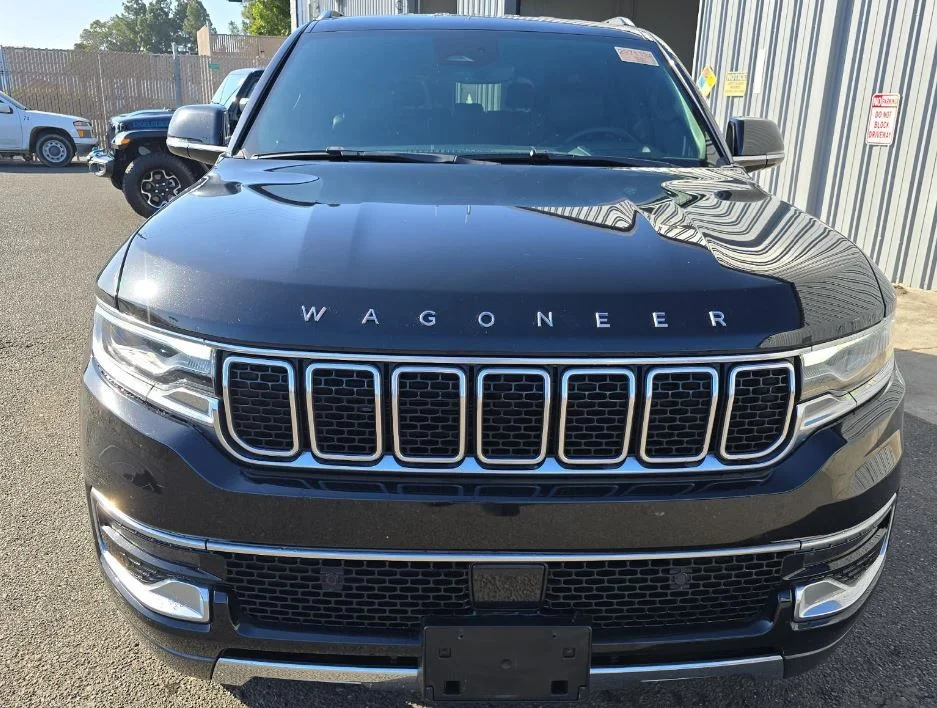 Used 2022 Jeep Wagoneer Series III with VIN 1C4SJUDT1NS138966 for sale in Kansas City
