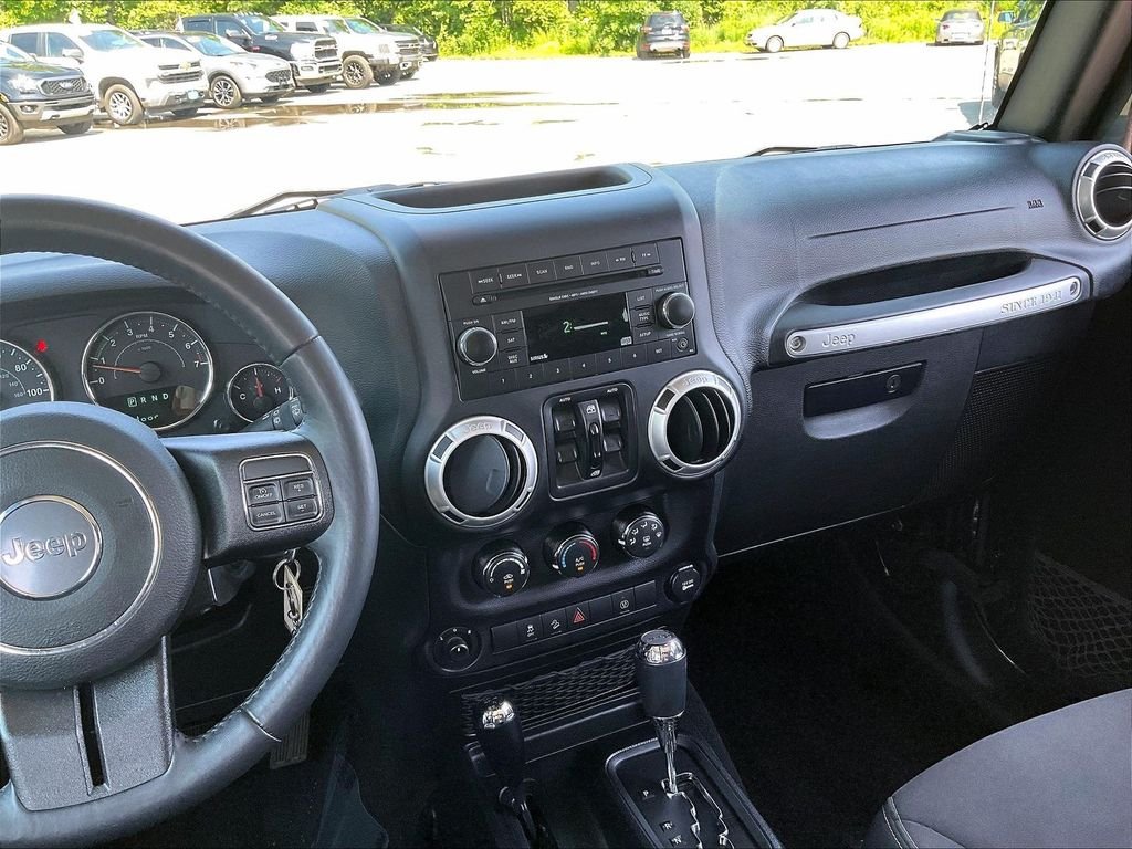 Used 2018 Gray Jeep Unlimited Sahara image 17