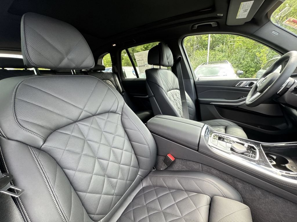 New 2026 Dravit Grey Metallic BMW xDrive40i image 27