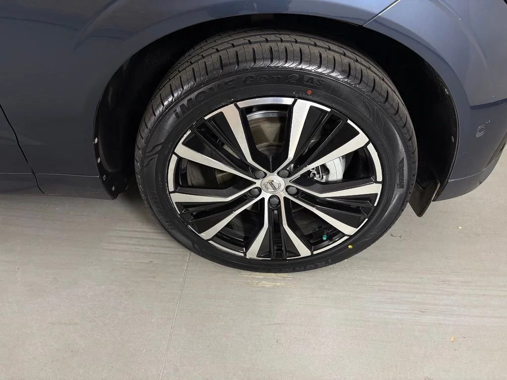 Used 2023 Denim Blue Metallic Volvo Plus image 10