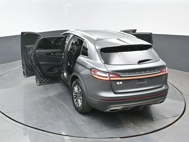 Used 2022 Gray Metallic Lincoln Reserve image 25