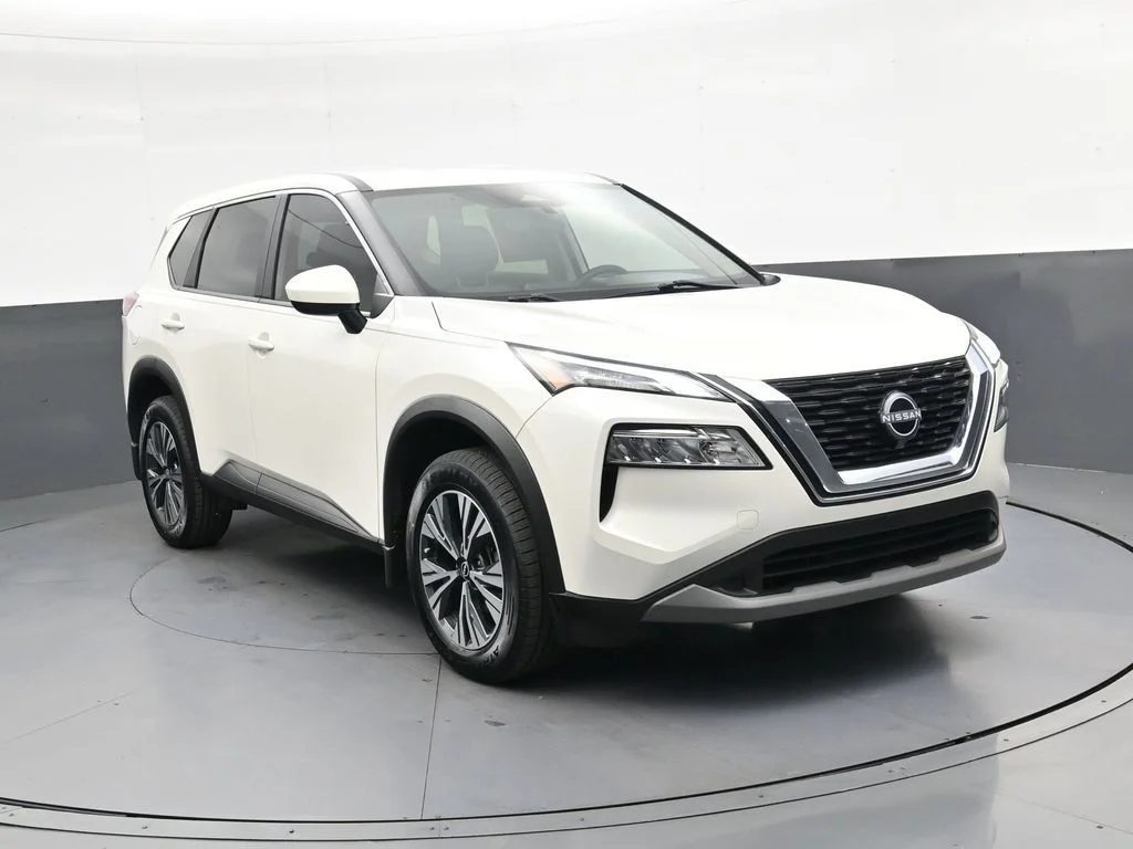 Used 2023 White Nissan SV image 2