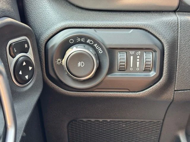 Used 2020 Silver Jeep Unlimited Sport S image 34