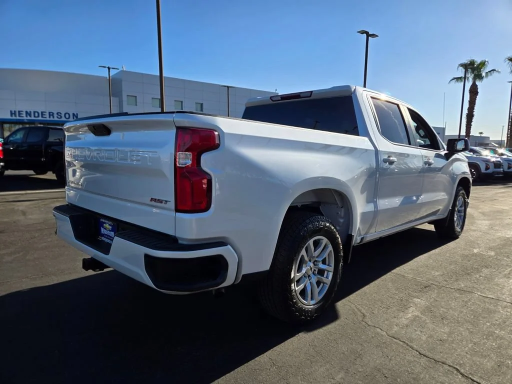 Used 2022 Iridescent Pearl Tricoat Chevrolet RST image 6