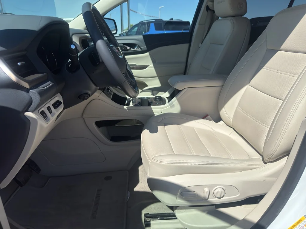 Used 2022 White Frost Tricoat GMC Denali image 11