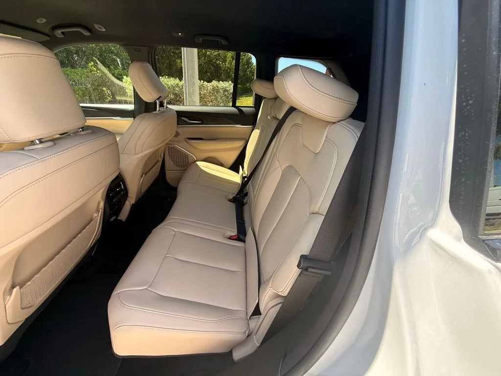 New 2026 Bright White Clear-Coat Exterior Paint Jeep Limited image 25