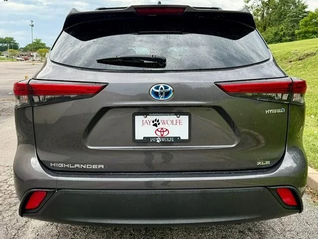 Used 2022 Gray Toyota XLE image 7