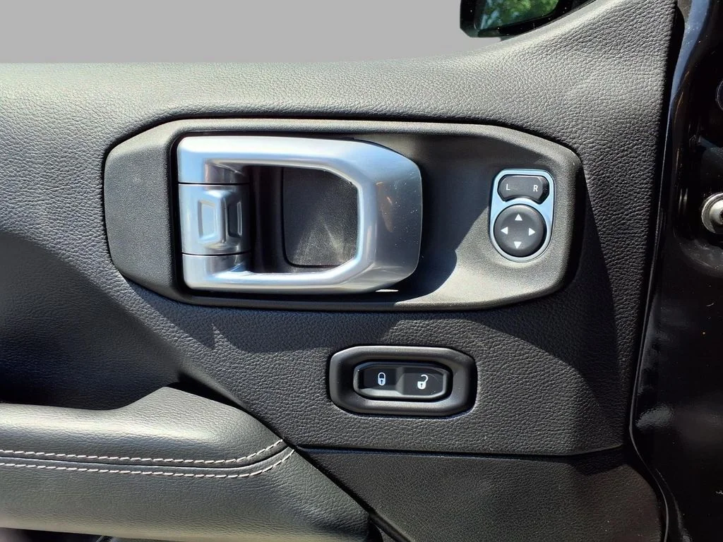 Used 2022 Black Jeep Unlimited Sahara image 19