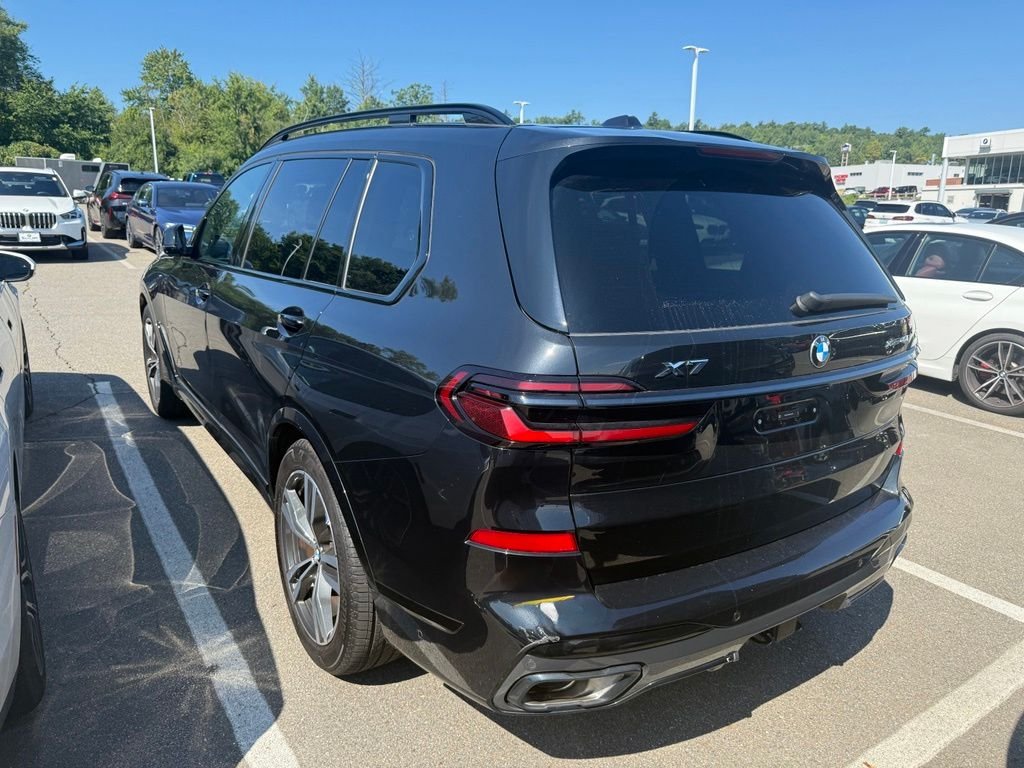 Used 2025 Black Sapphire Metallic BMW xDrive40i image 3